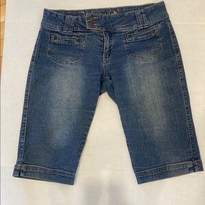 BONGO Women's Long Blue Denim Shorts fitted Size Aprox 7/8